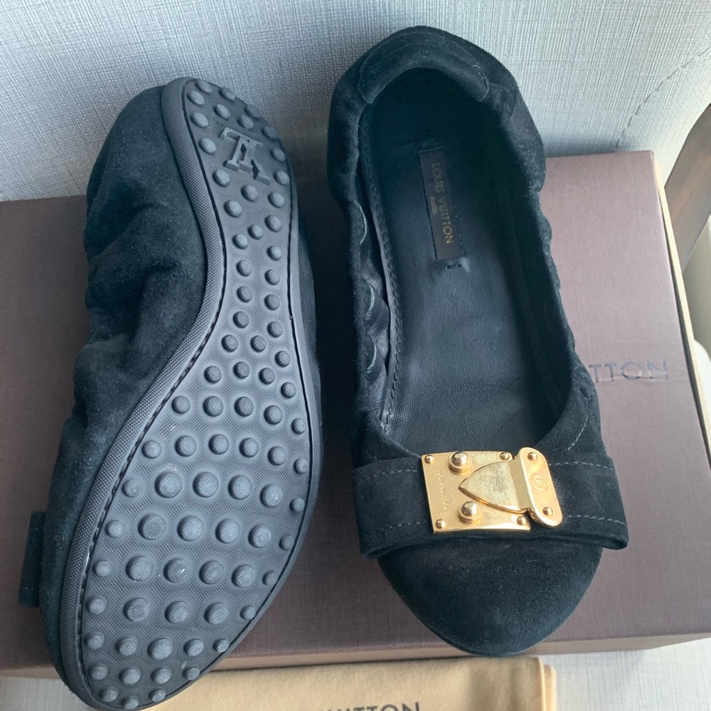 Louis Vuitton suede flats size 37